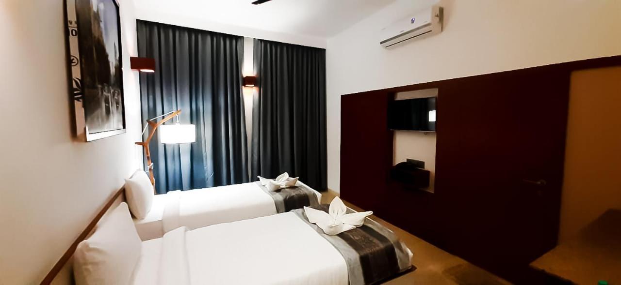 Hotel Mayur Express Sangamner Extérieur photo